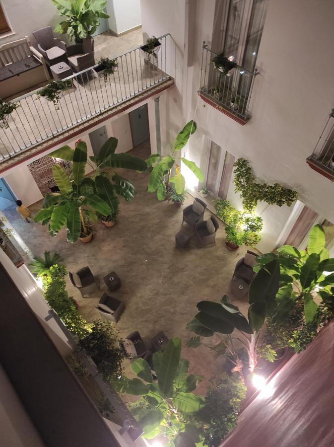 Apartamentos Turisticos Casa De Los Balcones Chipiona Bagian luar foto