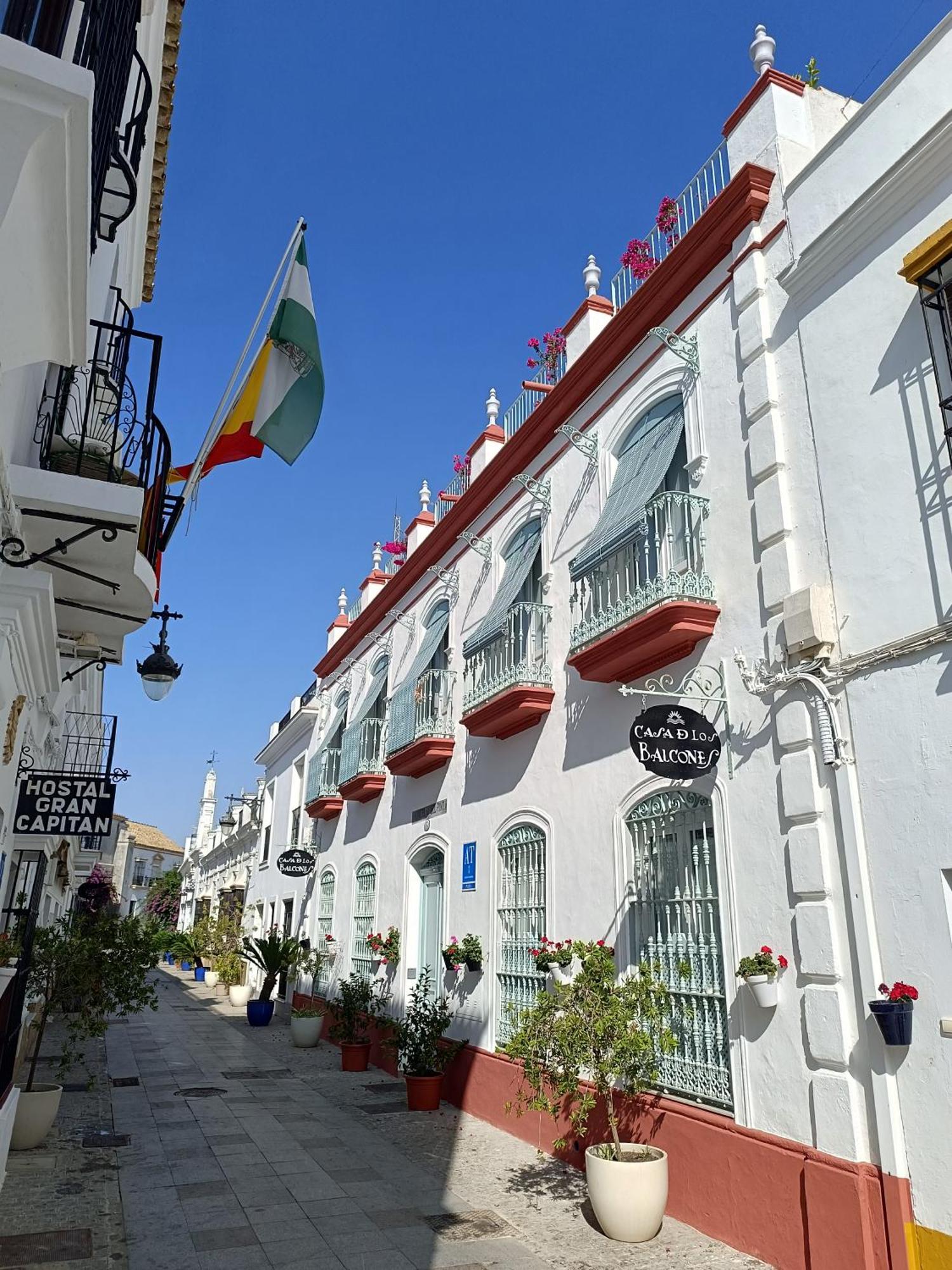 Apartamentos Turisticos Casa De Los Balcones Chipiona Bagian luar foto